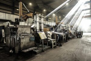 Czyszczenie hal produkcyjnych przy użyciu myjki parowej